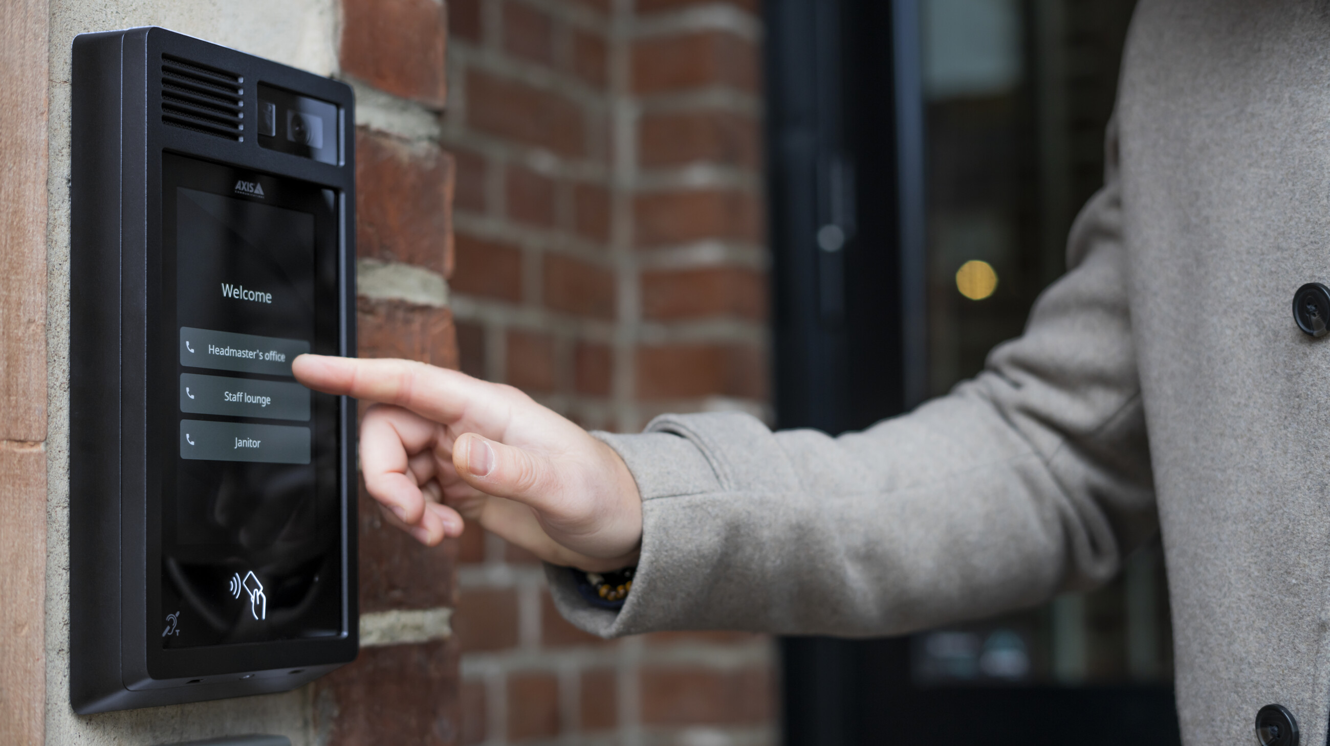 Multi-functional intercom with interactive display | Axis